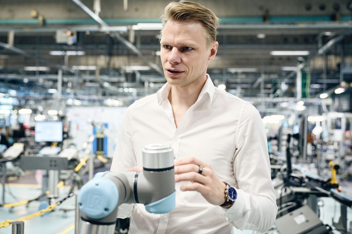 UR_President_Kim_Povlsen_factory_floor Photo of Kim Povlsen, President of Universal Robotics