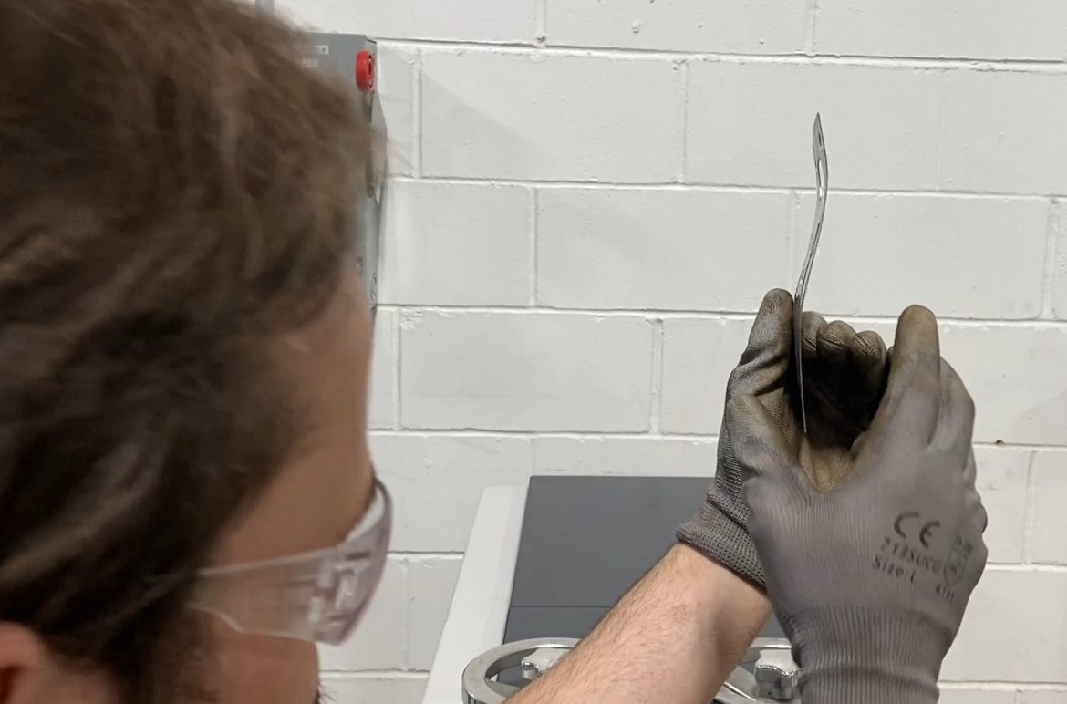 An S-shaped part before leveling with the ARKU EcoMaster 12