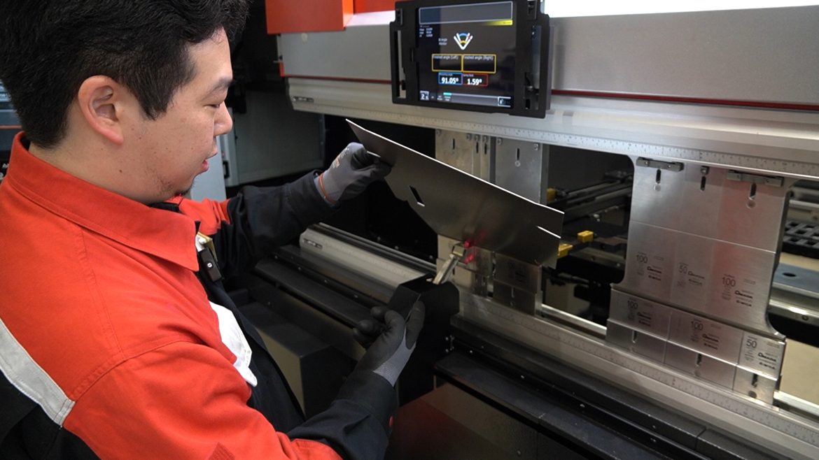AMADA EGB 6020 ATCe_1.1.1 AMADA EGB 6020 ATCe uses automation to assist in perfect bends