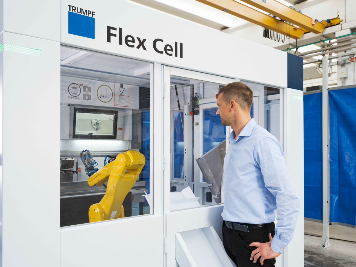 Flex_Cell_Press_1 The TRUMPF Flex Cell features robotic bending