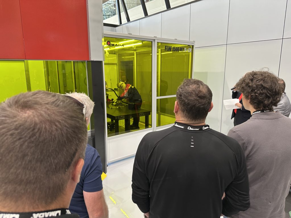 Onlookers witness the FLW 1500 MT S + C in action.