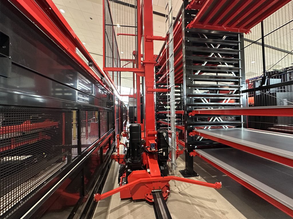 Photo of the elevator inside the CS II 300